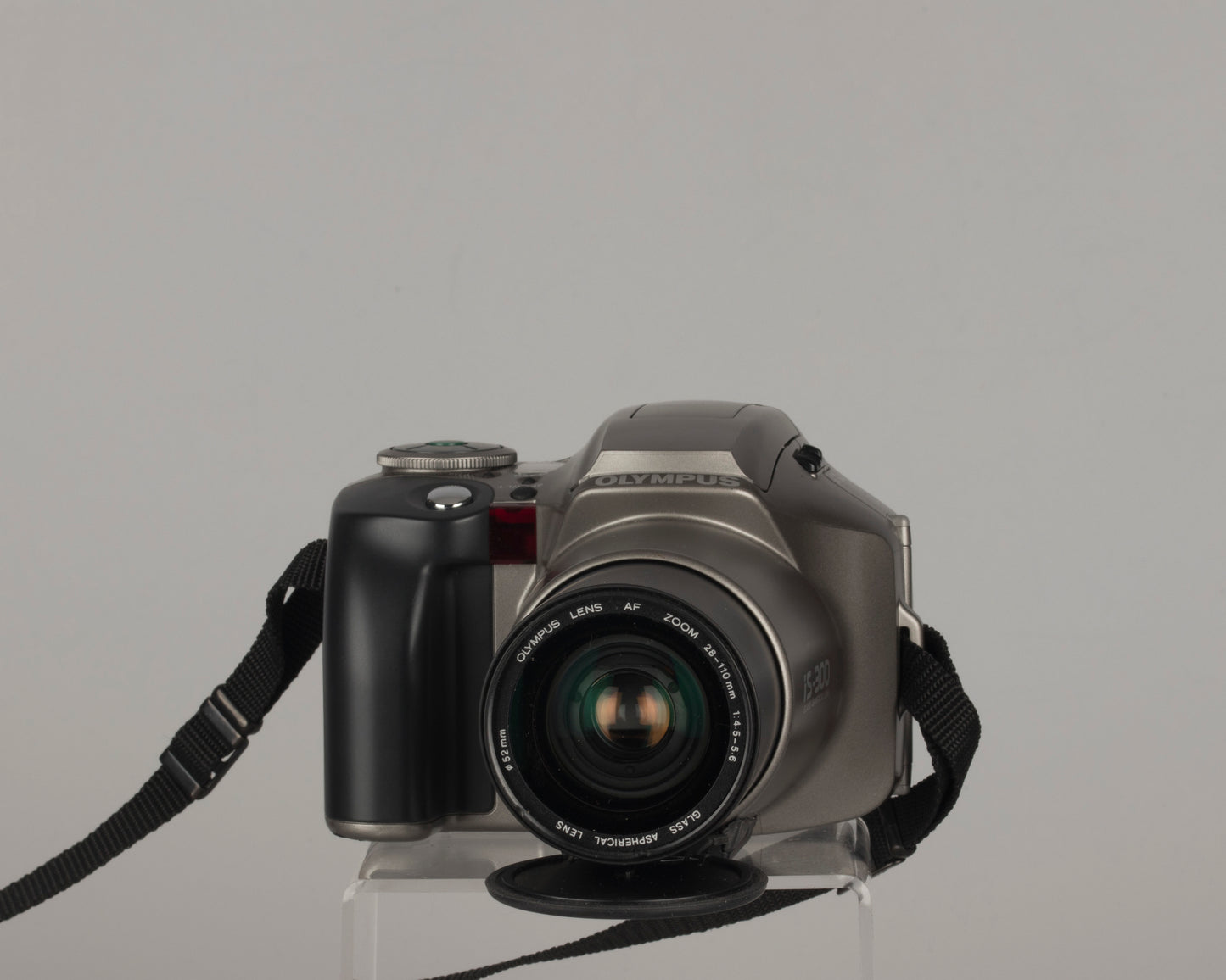 Olympus IS-300 'bridge' SLR 35 mm avec objectif 28-110