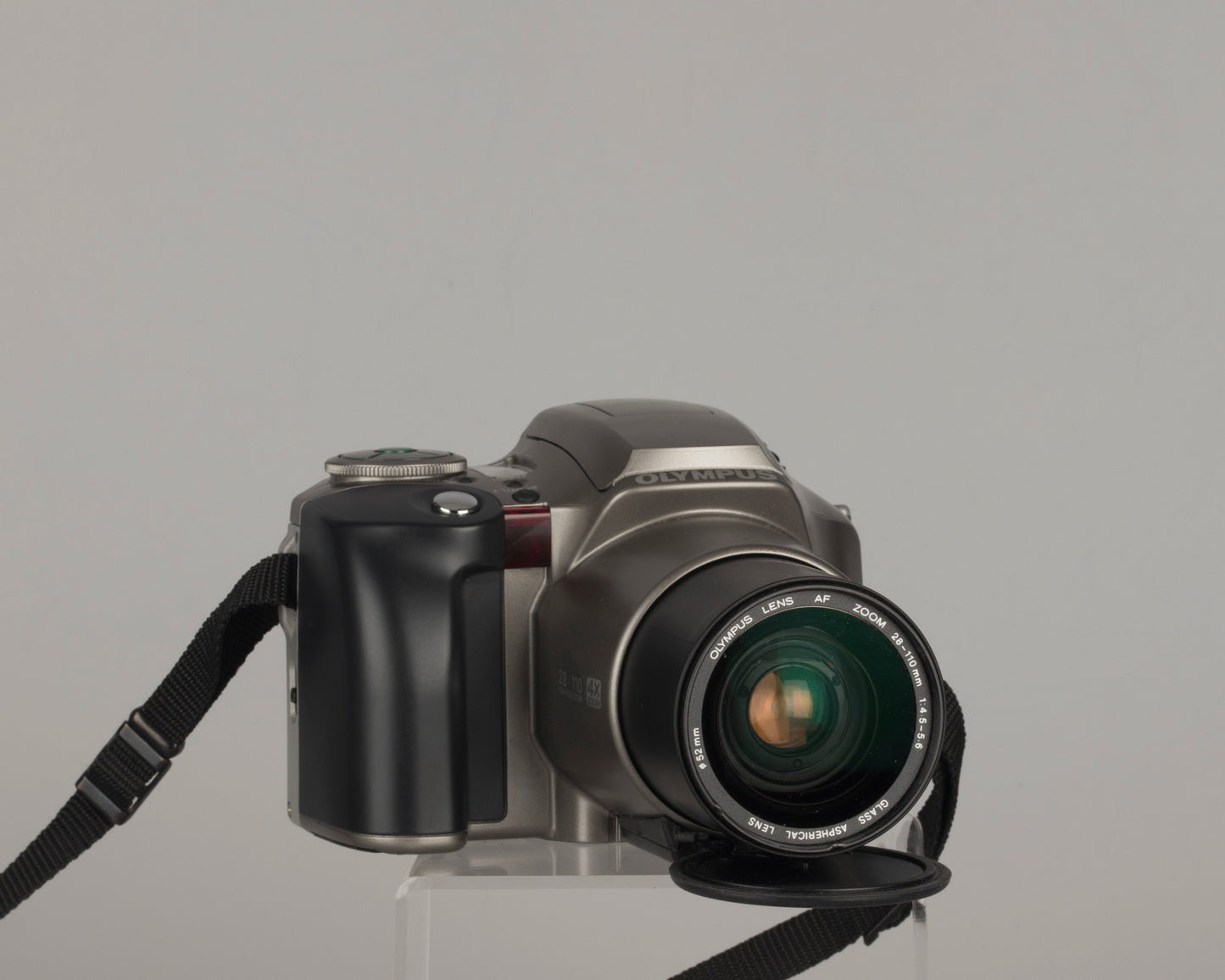Olympus IS-300 'bridge' SLR 35 mm avec objectif 28-110