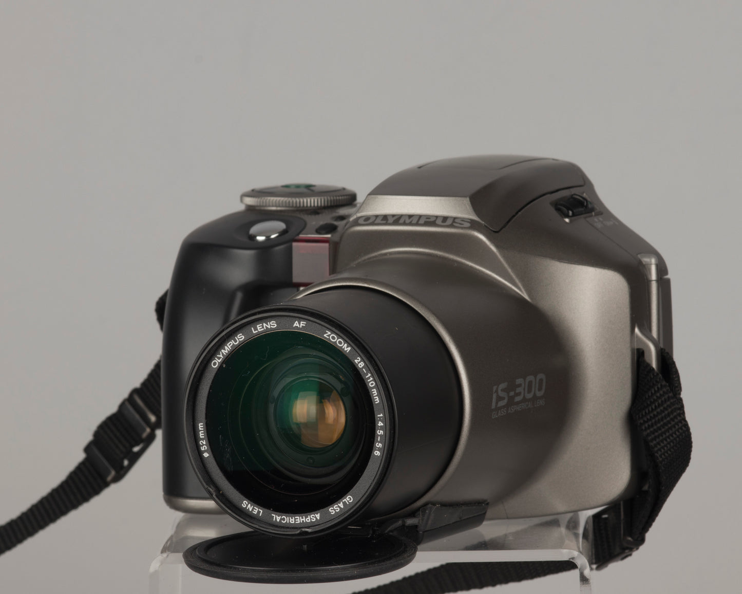 Olympus IS-300 'bridge' SLR 35 mm avec objectif 28-110