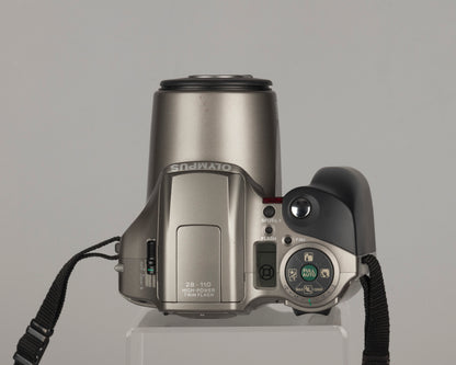 Olympus IS-300 'bridge' SLR 35 mm avec objectif 28-110