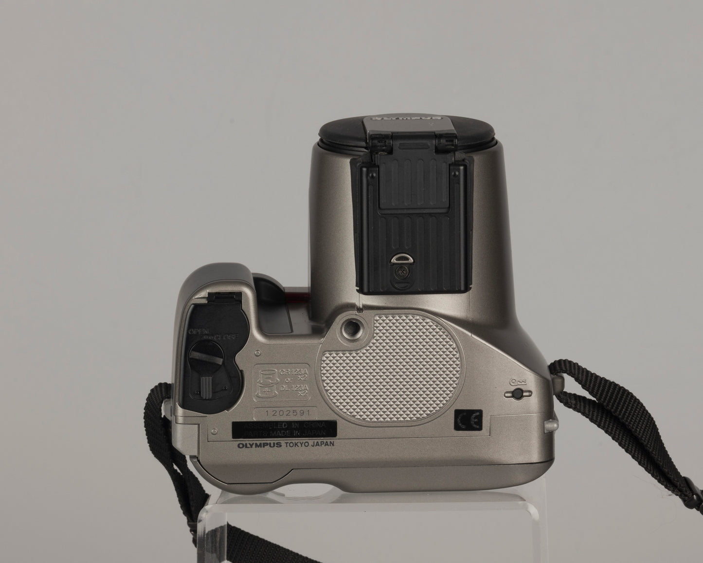 Olympus IS-300 'bridge' SLR 35 mm avec objectif 28-110