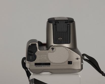 Olympus IS-300 'bridge' SLR 35 mm avec objectif 28-110