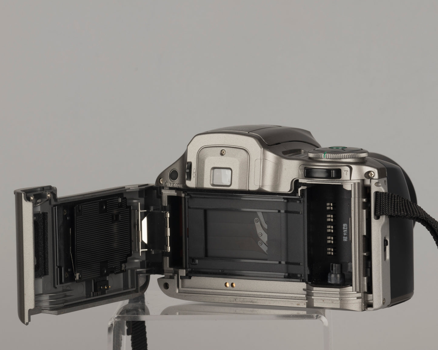 Olympus IS-300 'bridge' SLR 35 mm avec objectif 28-110
