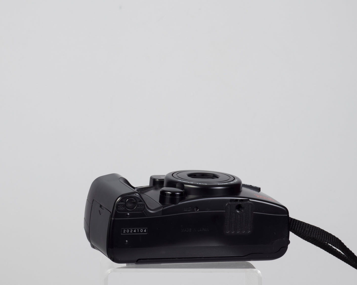 Olympus Infinity Zoom 200 35mm camera w/ manual and remote control