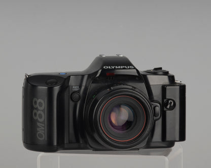 Olympus OM-88 Reflex 35 mm avec objectif 50 m f2 PF et adaptateur manuel 2