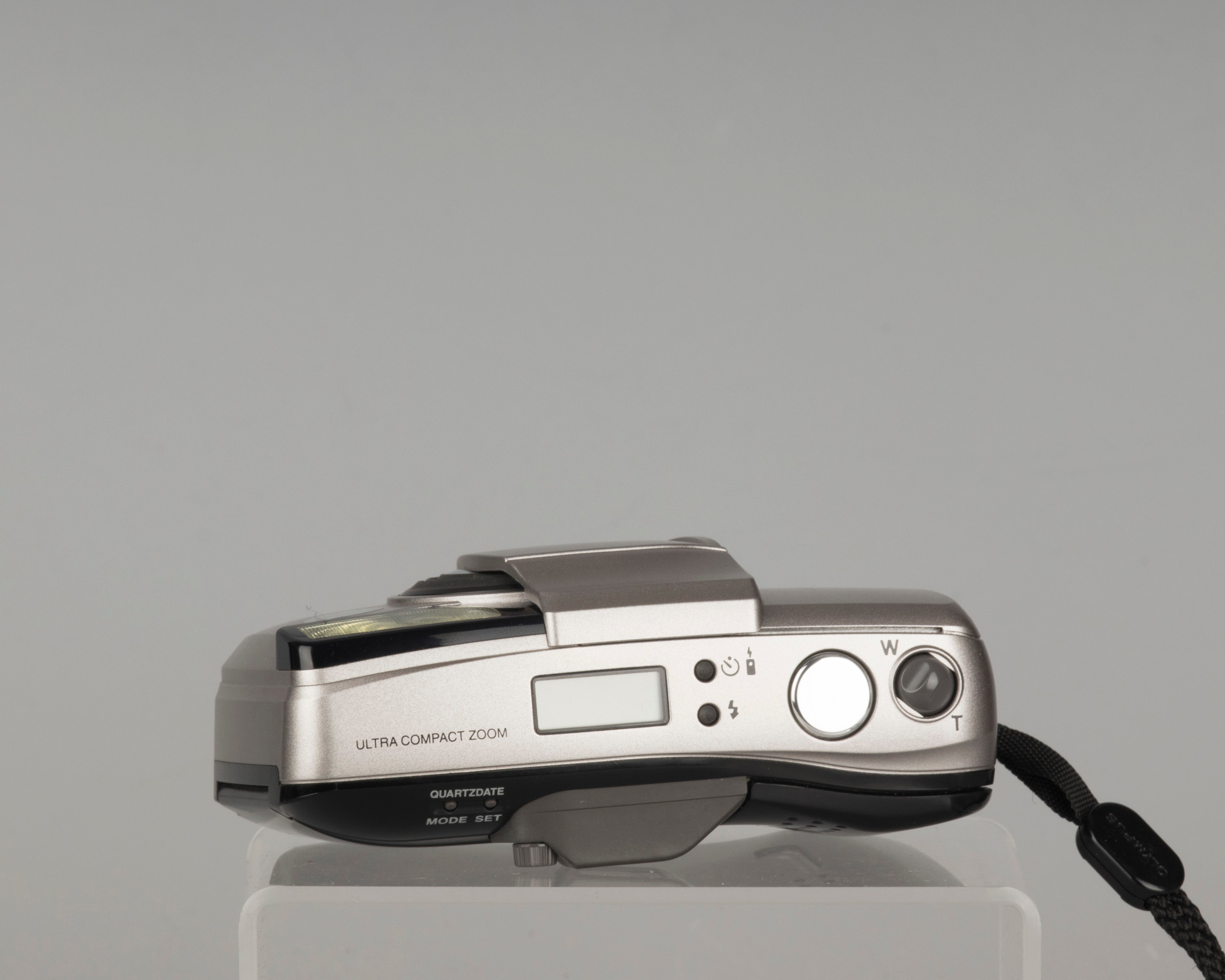 Olympus SuperZoom 140S 35mm camera – New Wave Pool