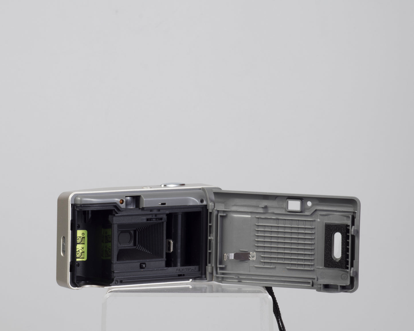 Olympus Trip 100R 35mm camera w/case (serial 8876023)