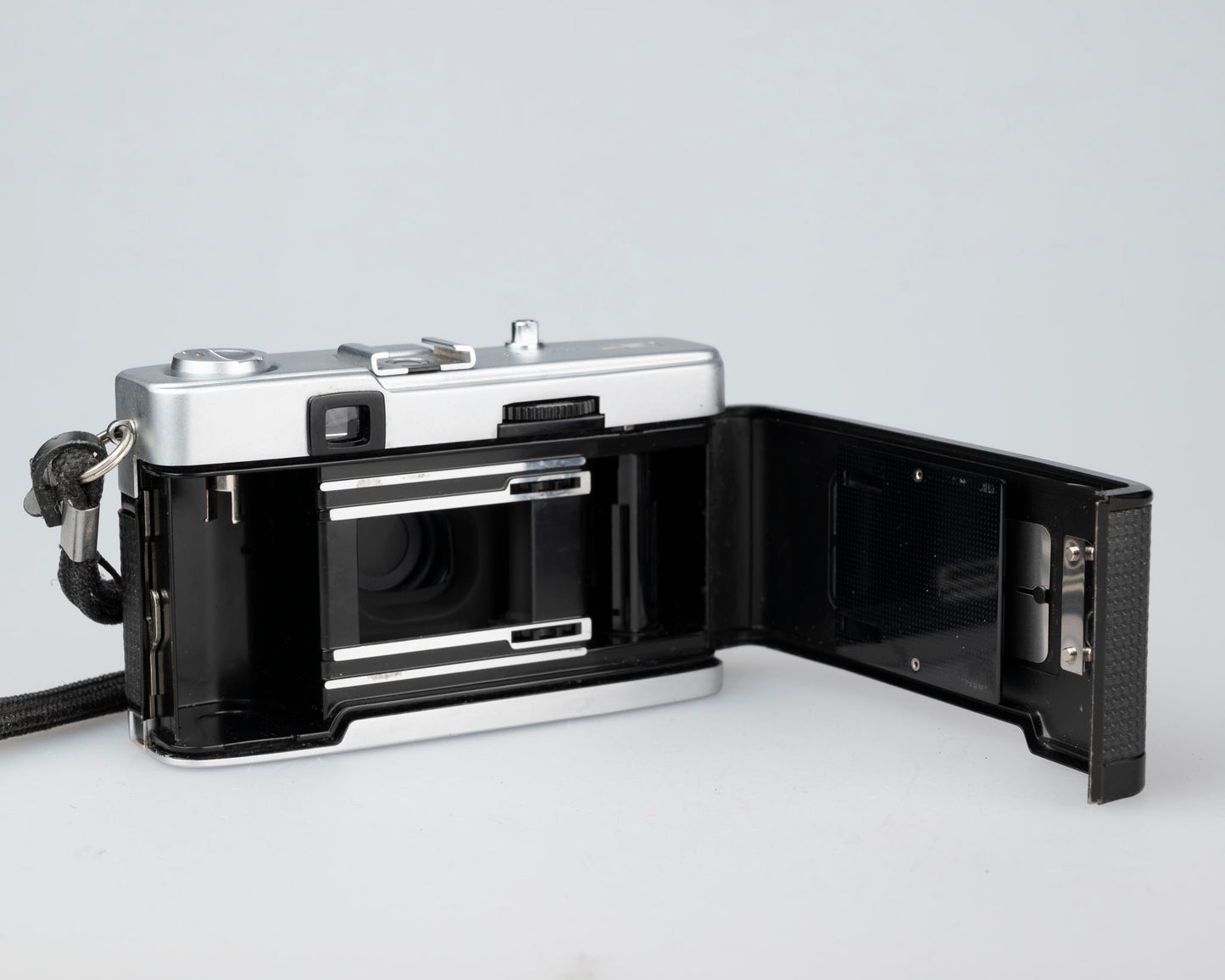 Olympus Trip 35 35mm camera w/ case (serial 3431767)