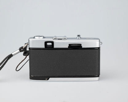 Olympus Trip 35 35mm camera w/ case (serial 3431767)