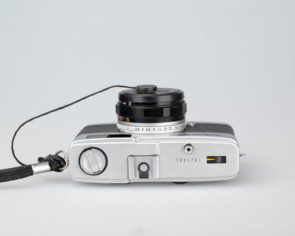 Olympus Trip 35 35mm camera w/ case (serial 3431767)