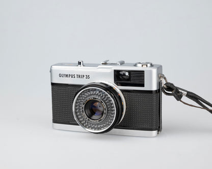 Olympus Trip 35 35mm camera w/ case (serial 3431767)