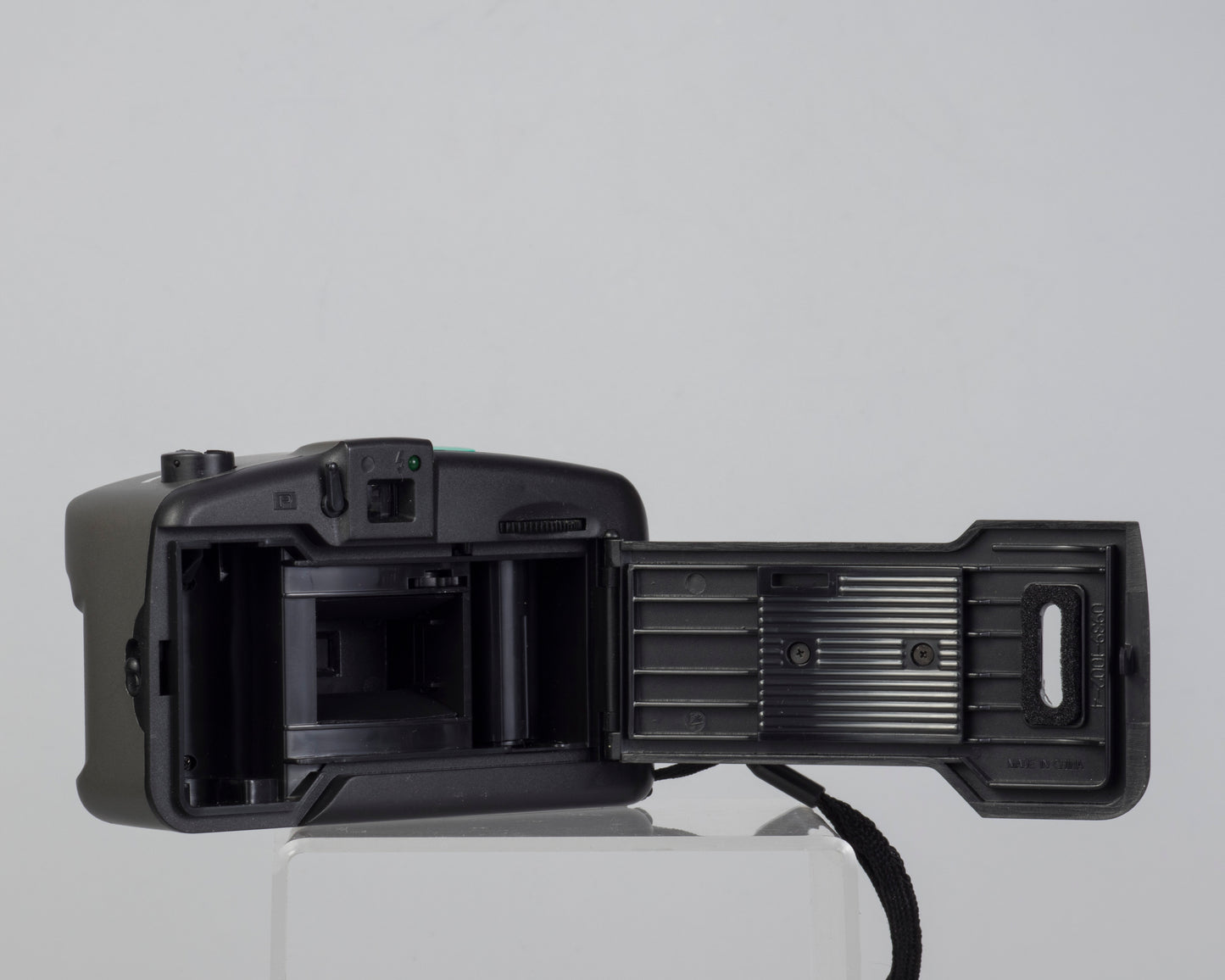 Appareil photo argentique 35 mm sans mise au point panoramique