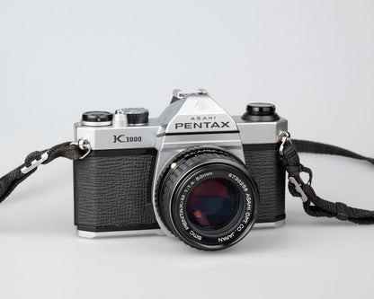 Pentax K1000 avec objectif SMC Pentax-M 50 mm F1.4 avec étui toujours prêt (série 8023813)