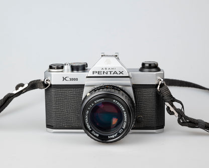 Pentax K1000 avec objectif SMC Pentax-M 50 mm F1.4 avec étui toujours prêt (série 8023813)