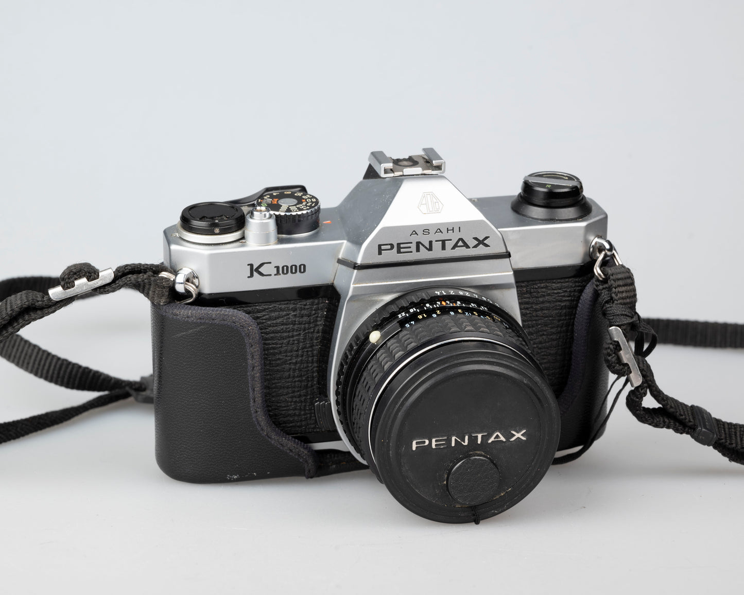 Pentax K1000 avec objectif SMC Pentax-M 50 mm F1.4 avec étui toujours prêt (série 8023813)