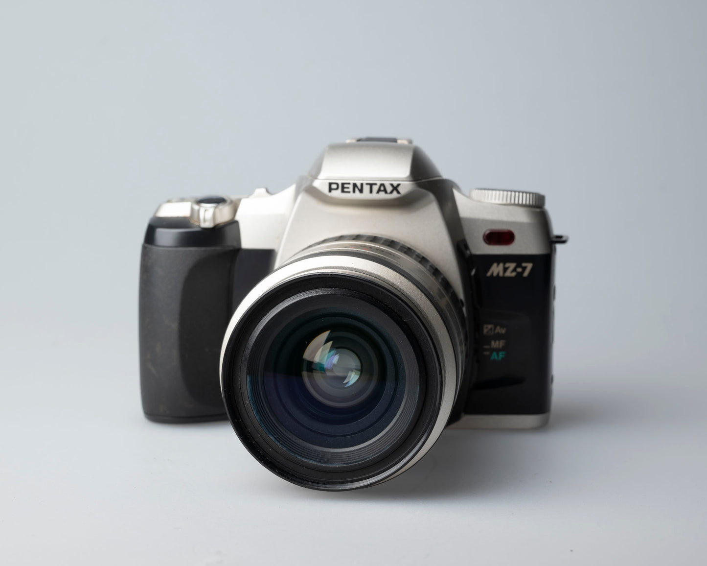 Pentax MZ-7 Reflex 35 mm avec objectif SMC Pentax-FA 28-80 mm