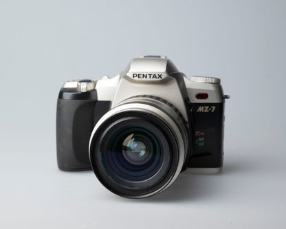 Pentax MZ-7 Reflex 35 mm avec objectif SMC Pentax-FA 28-80 mm