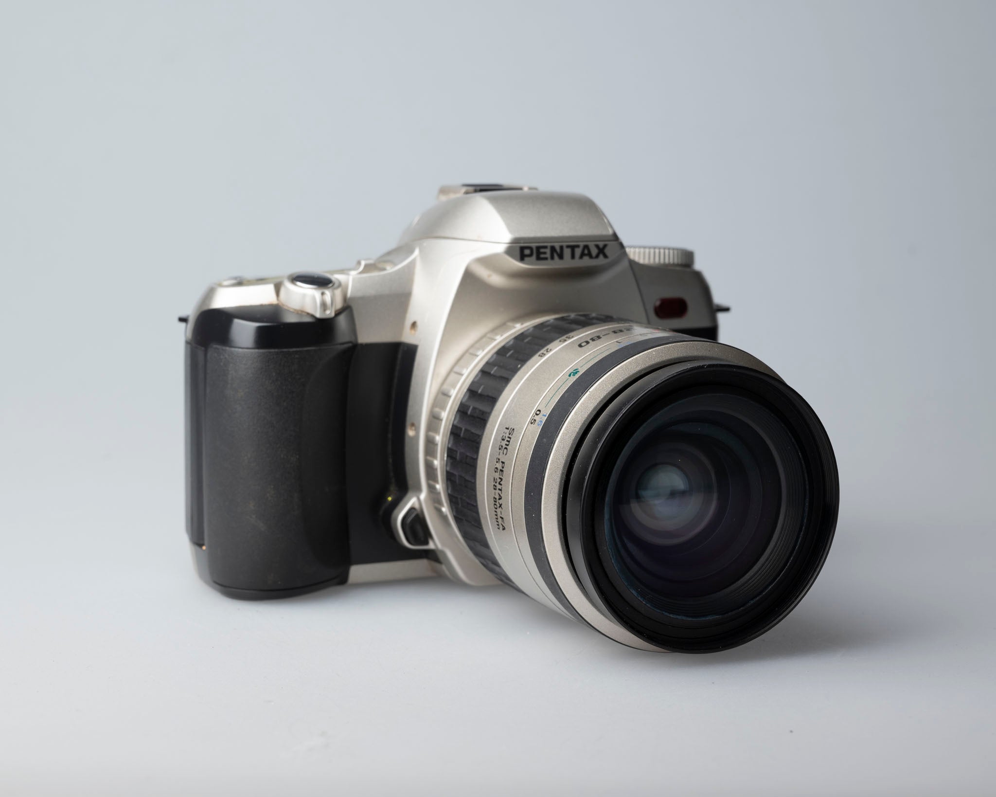 Pentax MZ-7 35mm SLR w/ SMC Pentax-FA 28-80mm lens – New Wave Pool