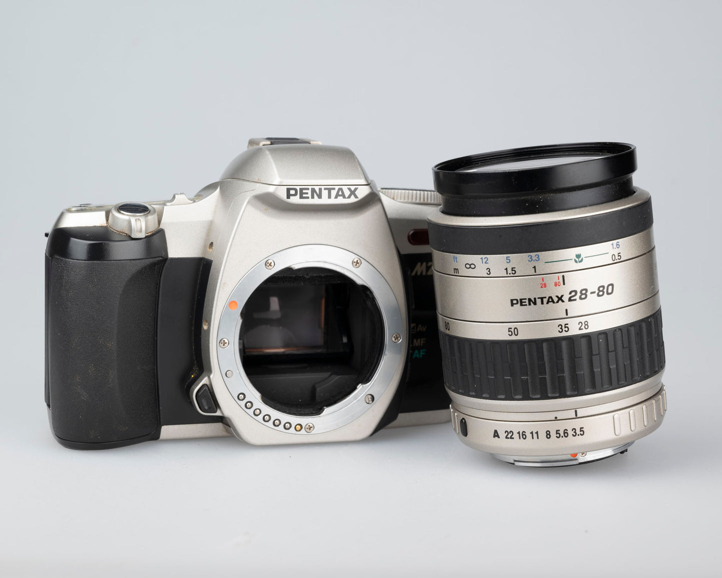 Pentax MZ-7 Reflex 35 mm avec objectif SMC Pentax-FA 28-80 mm