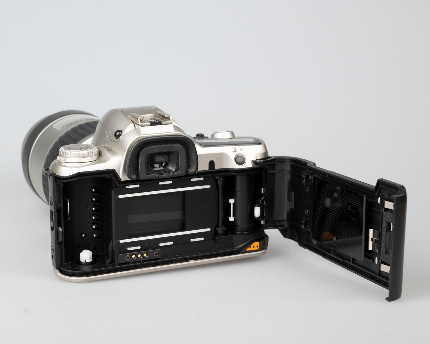 Pentax MZ-50 Reflex 35 mm avec objectif SMC Pentax FA 80-320 mm (série 7178033)