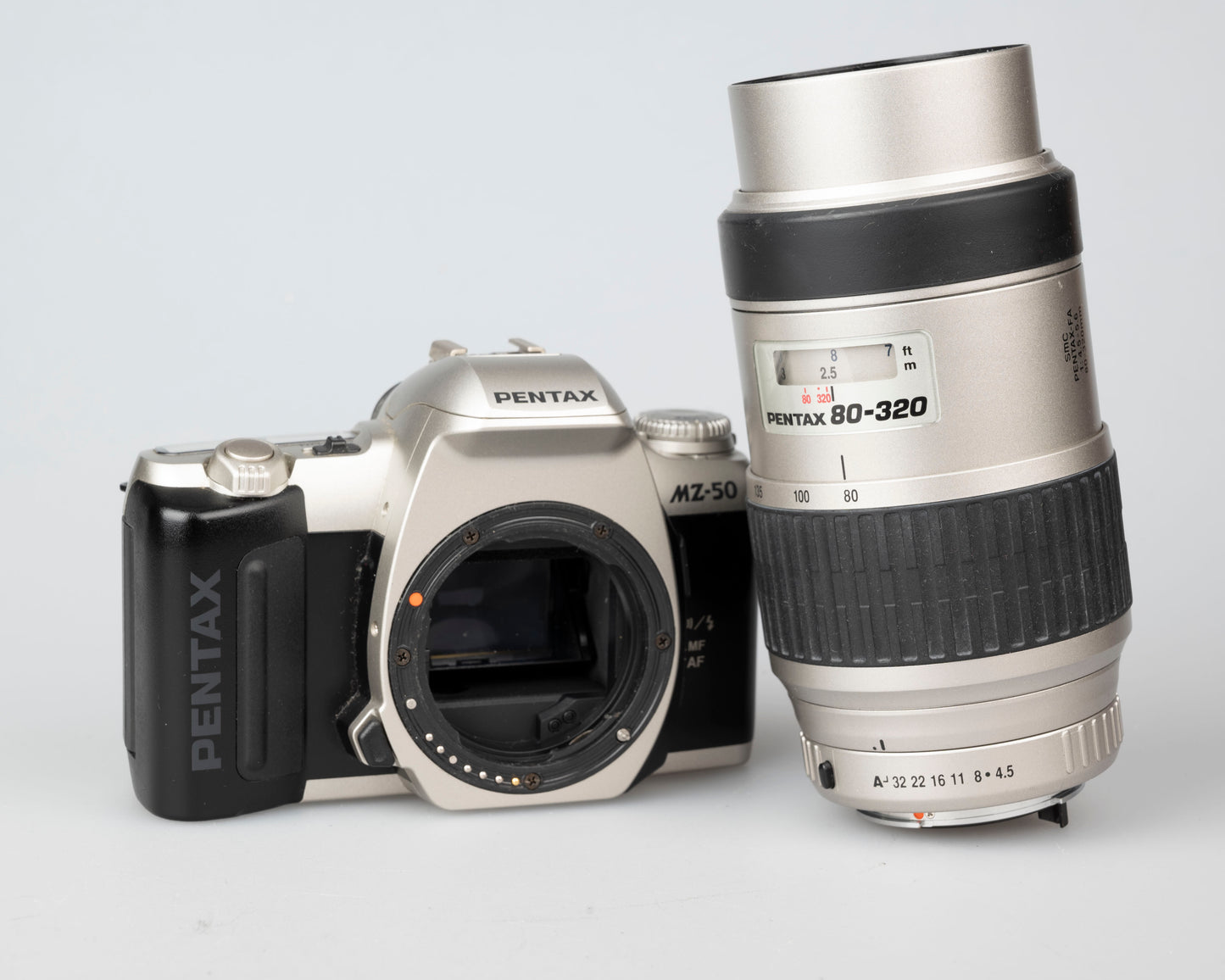 Pentax MZ-50 Reflex 35 mm avec objectif SMC Pentax FA 80-320 mm (série 7178033)