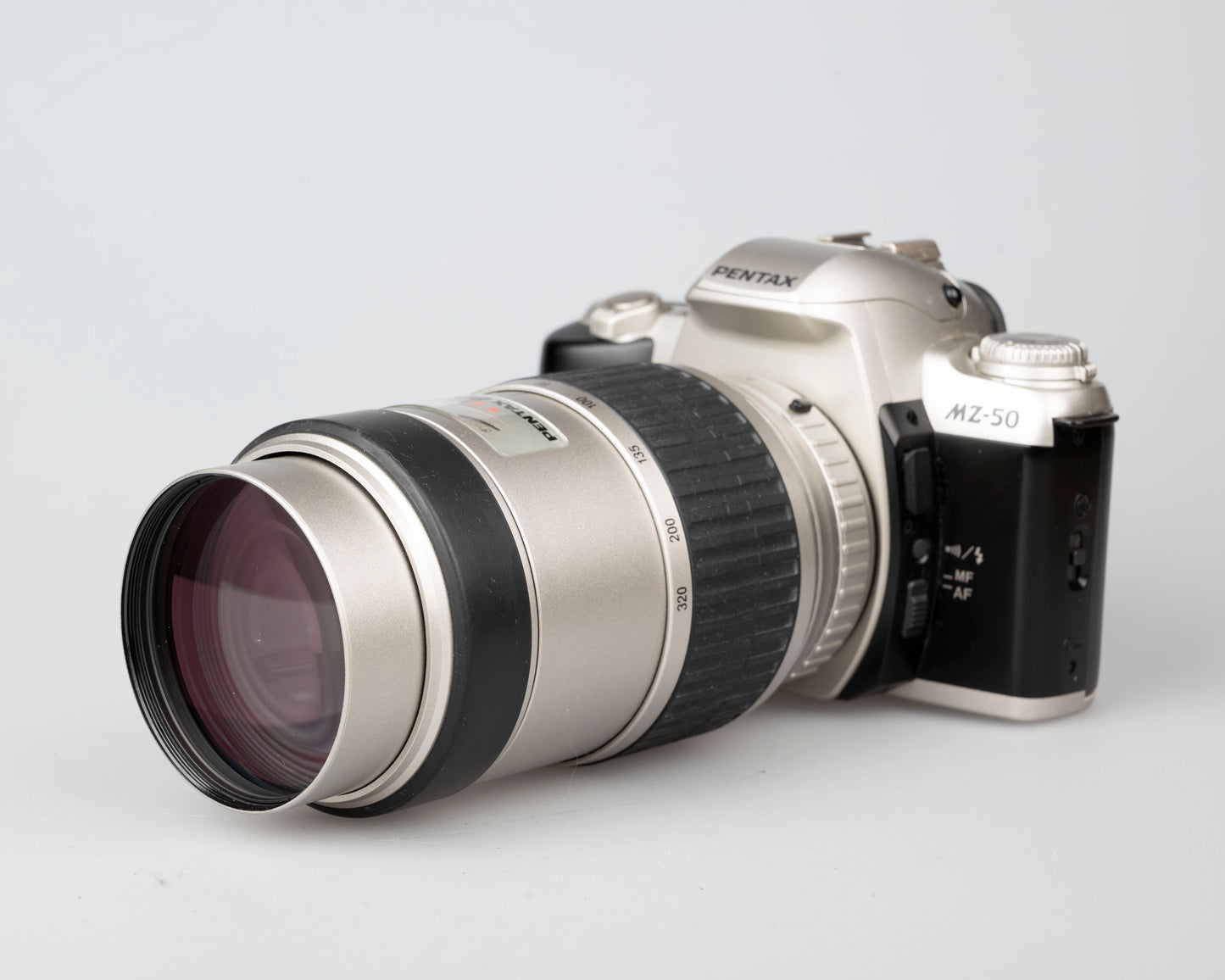 Pentax MZ-50 Reflex 35 mm avec objectif SMC Pentax FA 80-320 mm (série 7178033)