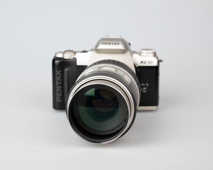 Pentax MZ-50 Reflex 35 mm avec objectif SMC Pentax FA 80-320 mm (série 7178033)