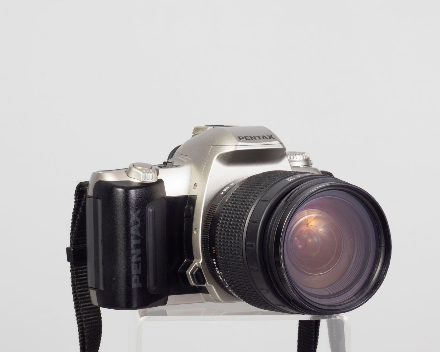 Pentax MZ-50 Reflex 35 mm avec objectif Promaster 28-105 mm