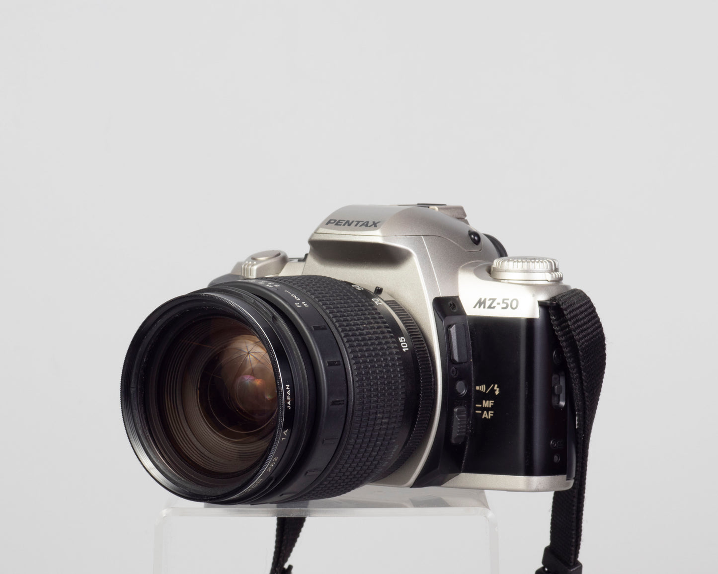 Pentax MZ-50 Reflex 35 mm avec objectif Promaster 28-105 mm