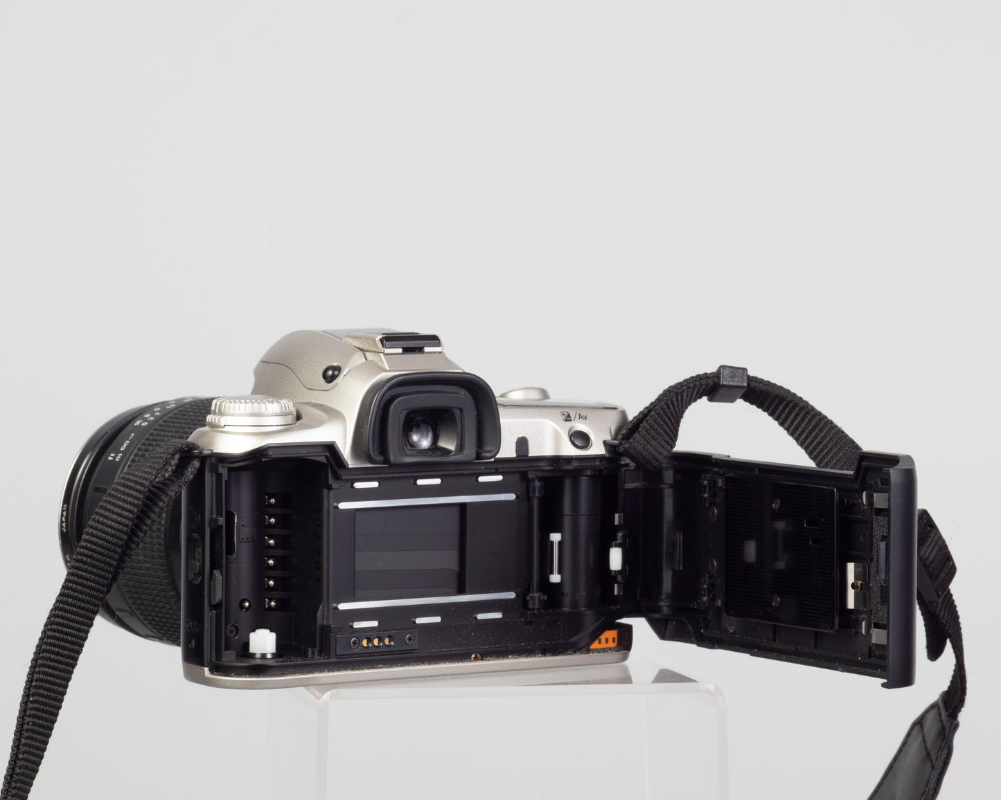 Pentax MZ-50 Reflex 35 mm avec objectif Promaster 28-105 mm