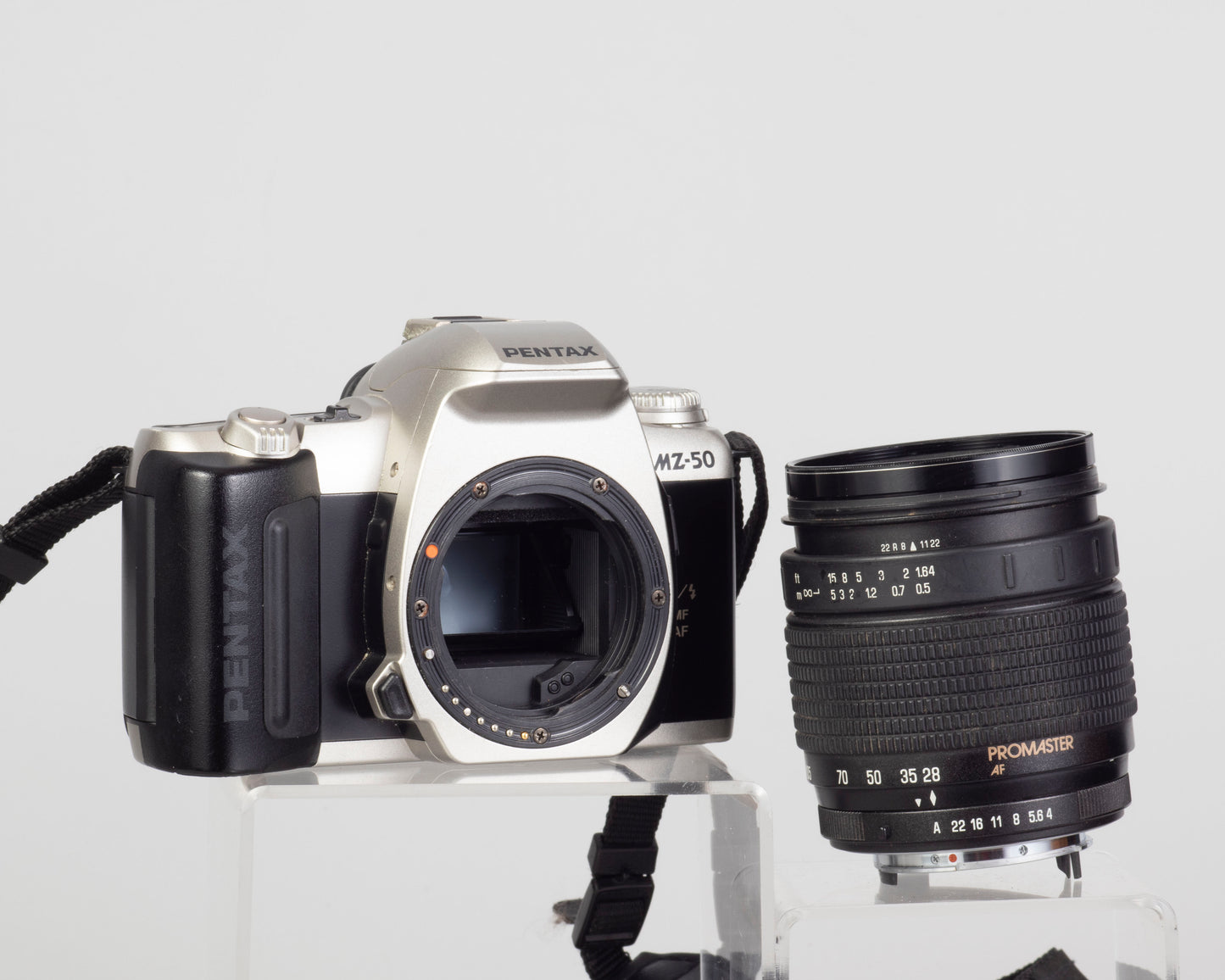 Pentax MZ-50 Reflex 35 mm avec objectif Promaster 28-105 mm