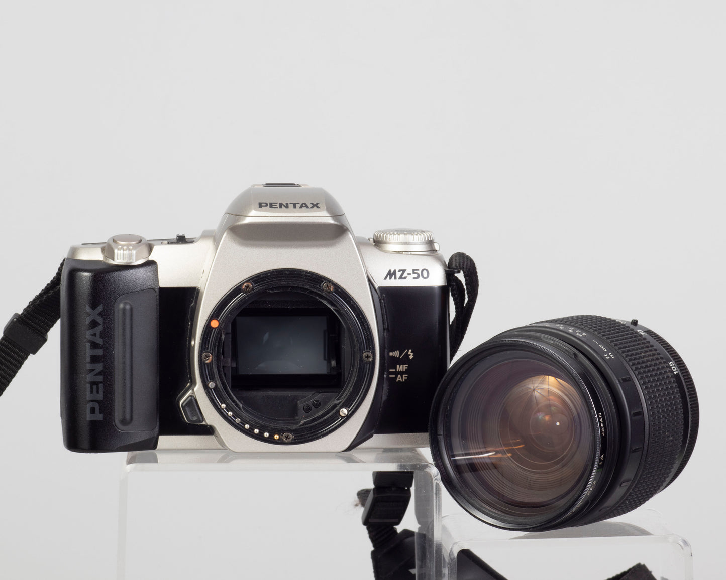 Pentax MZ-50 Reflex 35 mm avec objectif Promaster 28-105 mm