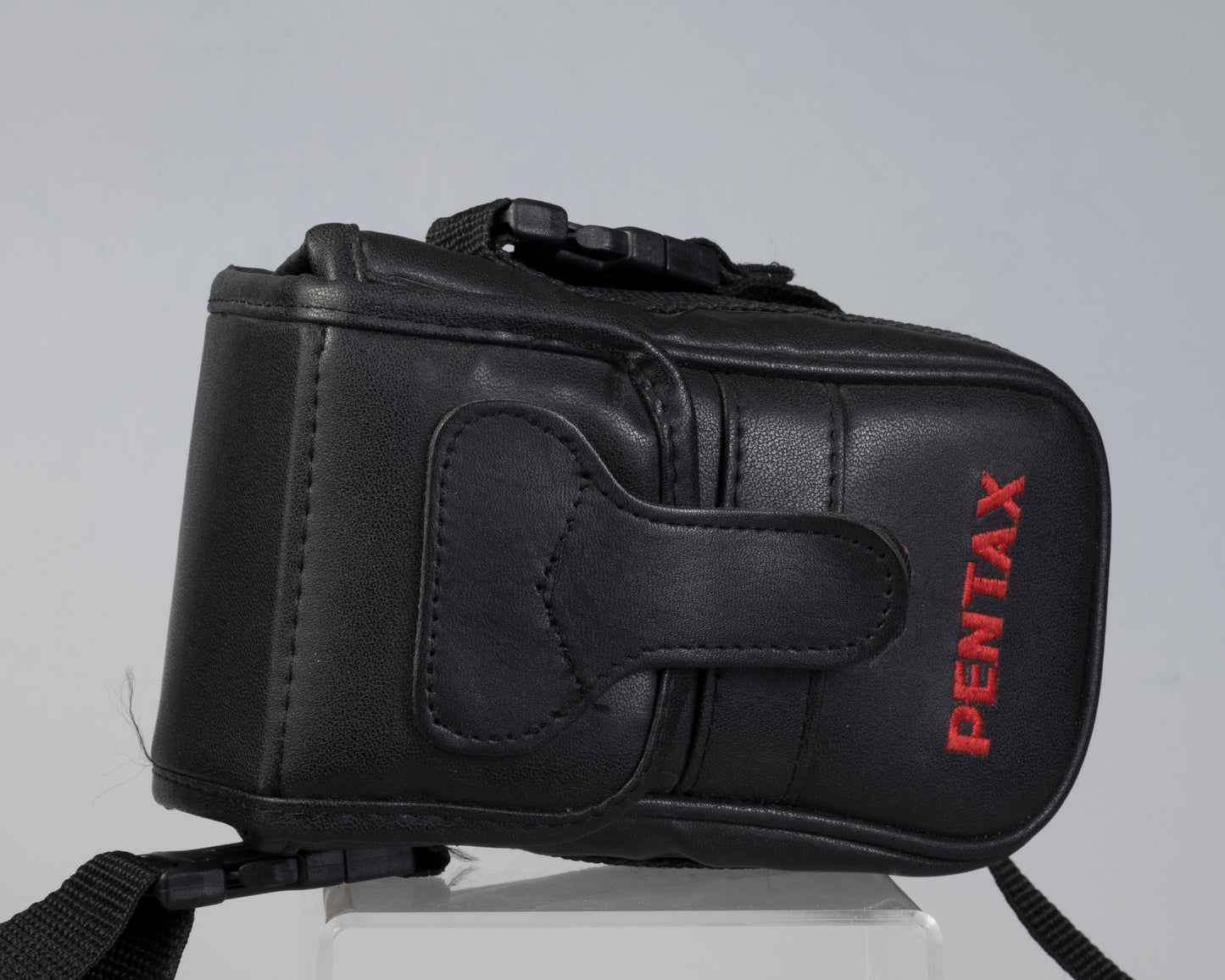 Pentax Zoom 70-X 35mm camera w/case (serial 8033387)