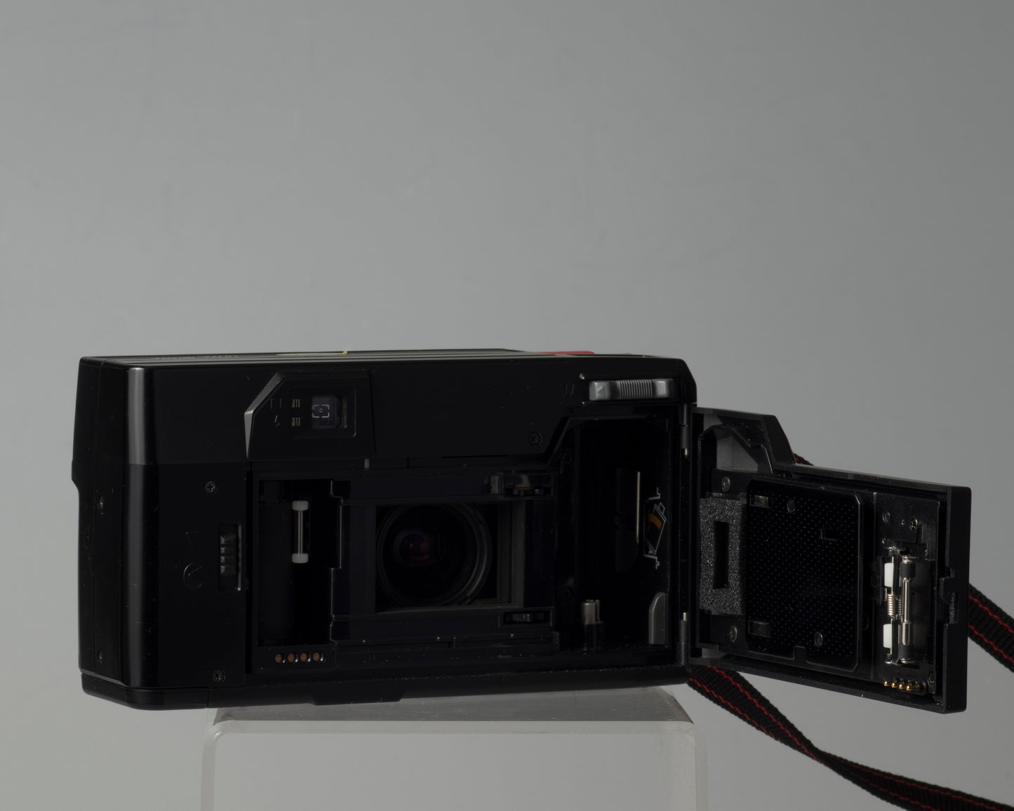 Pentax Zoom-70 Date (IQZoom) Appareil photo 35 mm avec étui (série 578125)