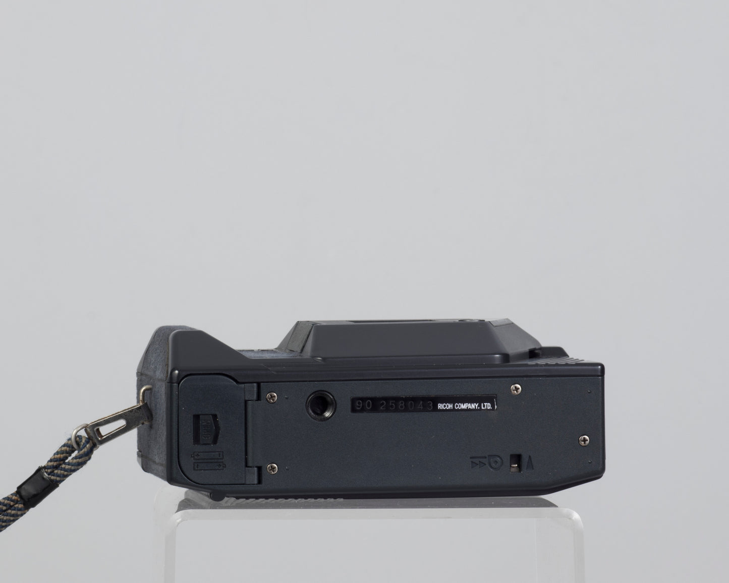 Ricoh AF-50 compact 35mm film camera w/ case (serial 90258043)