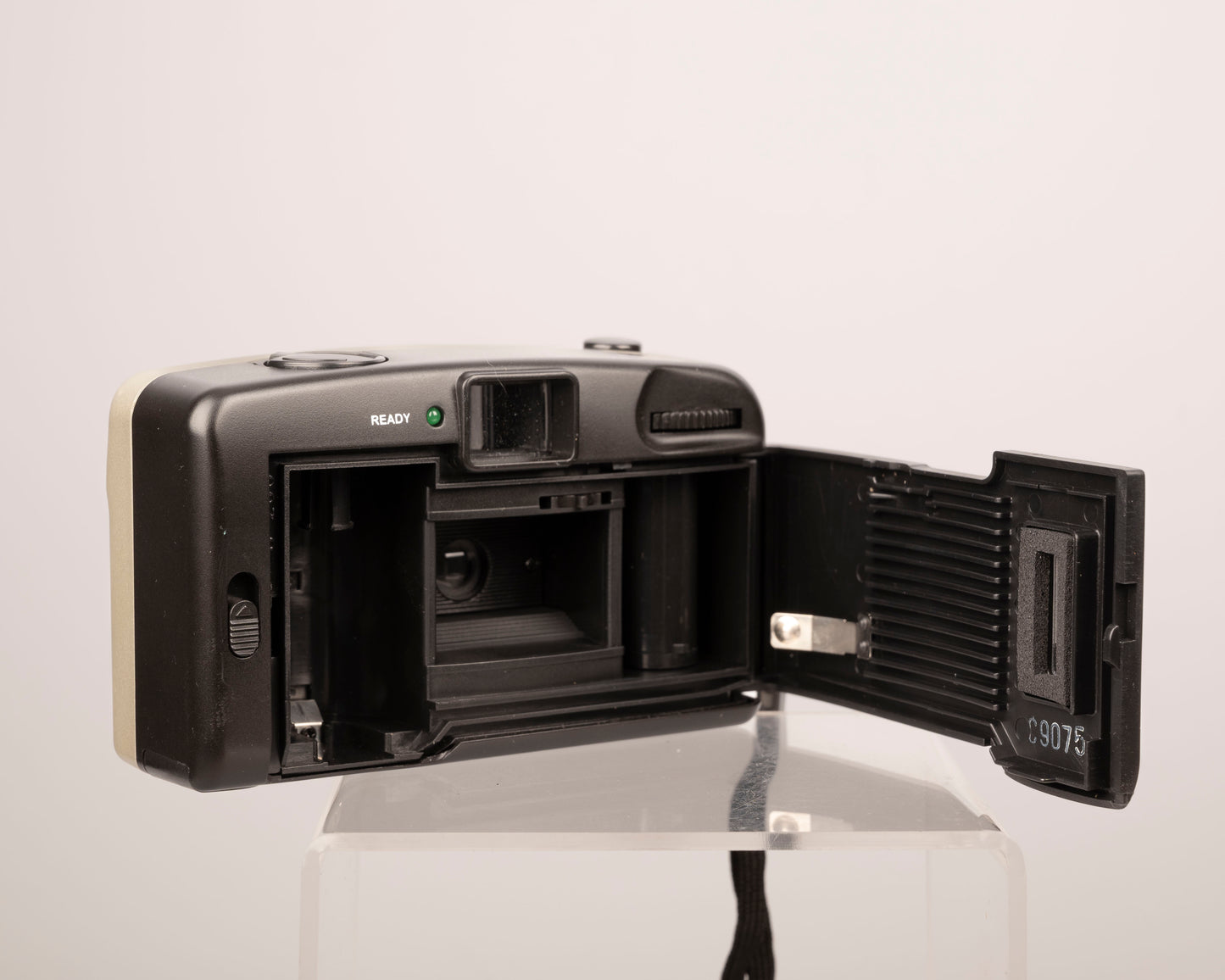 Appareil photo argentique Vivitar BV12 35 mm avec étui (série C9075)