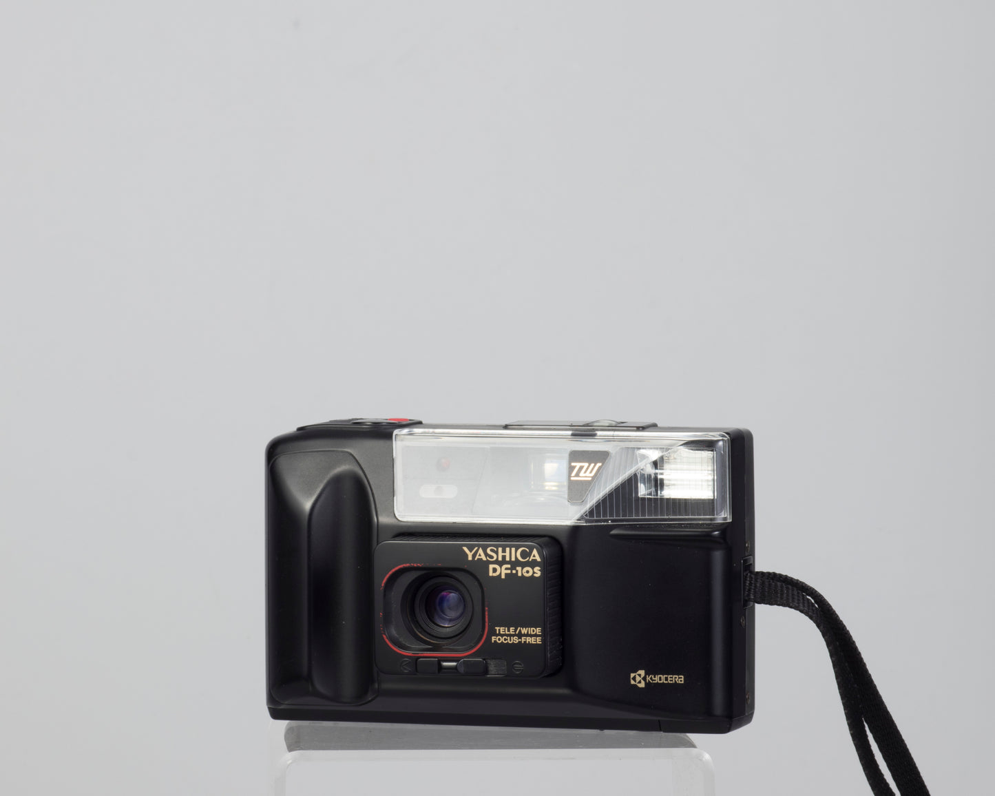 Yashica DF-10S 35mm film camera w/ case (serial 225490)