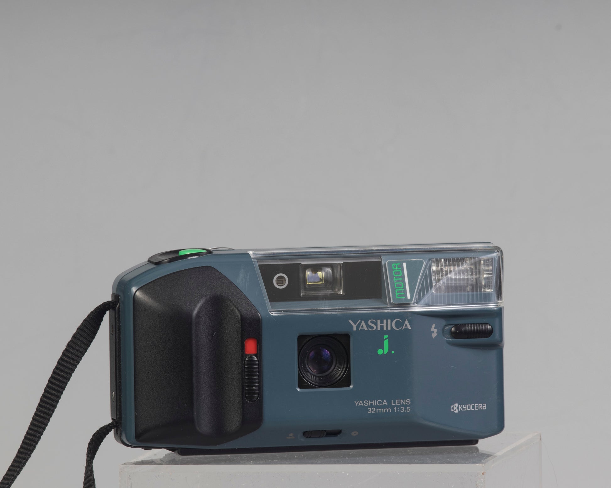 The Yashica J Motor is a simple point-and-shoot featuring a good 32mm f3.5 lens