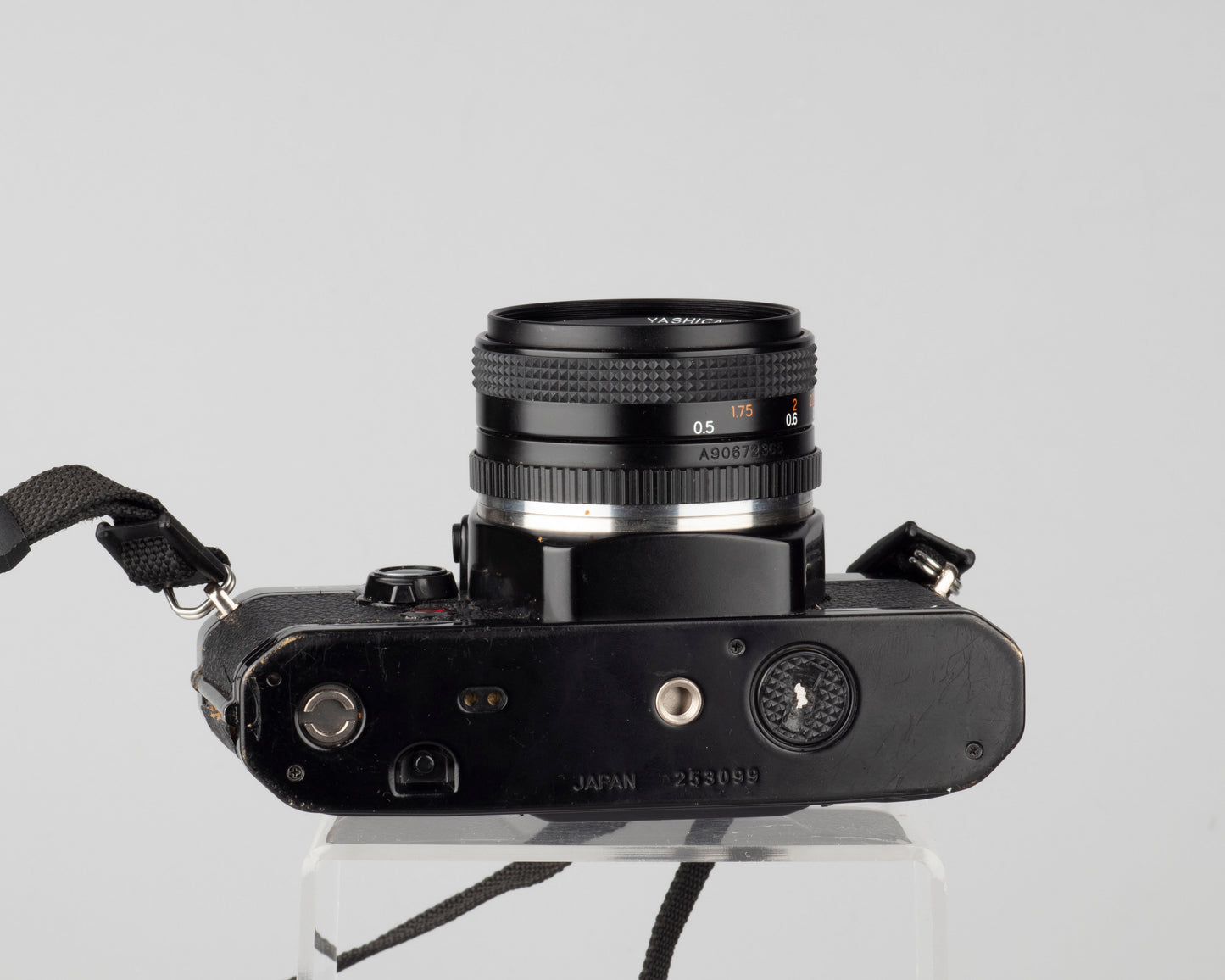 Yashica FX-D 35 mm SLR + objectif 50 mm f1.9 (série 253099)