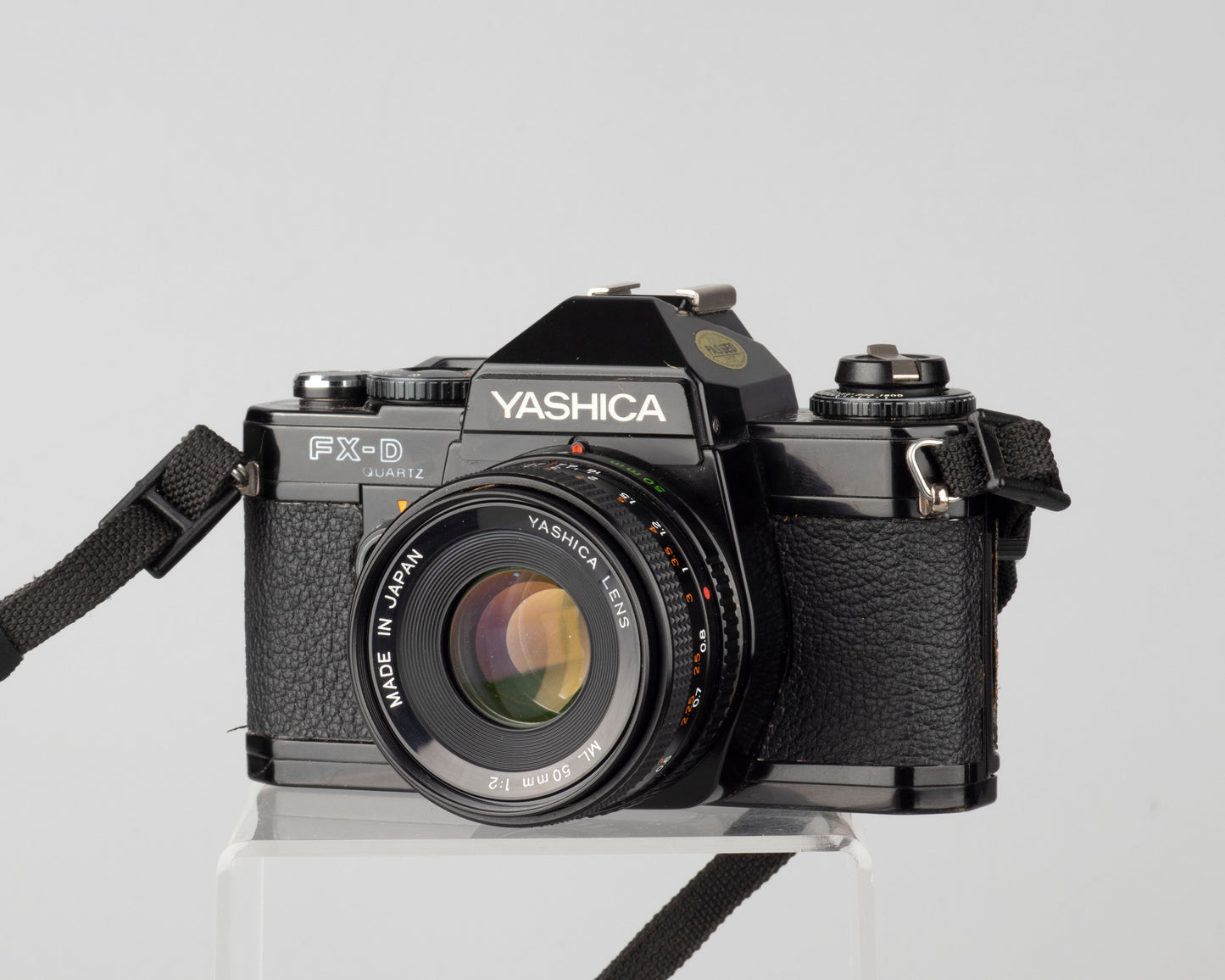 Yashica FX-D 35 mm SLR + objectif 50 mm f1.9 (série 253099)