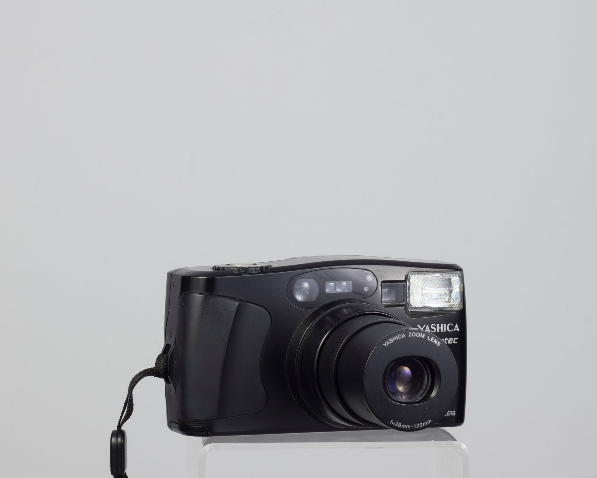 The Yashica Microtec Zoom 120 (aka Kyocera Lynx 120 or Yashica MicroElite Zoom 120) is a high quality35mm zoom point-and-shoot from circa 1995