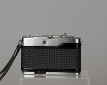 Yashica Mimy half-frame 35mm camera plus Braun flash