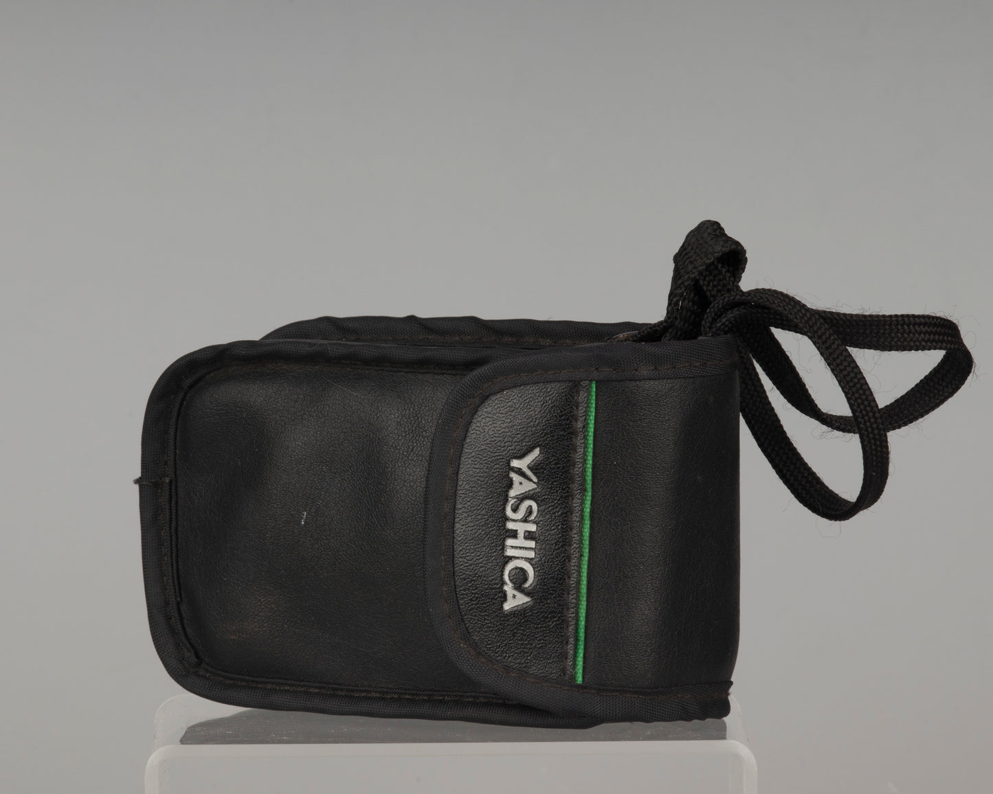 Appareil photo argentique Yashica Zoomate 80 35 mm avec étui