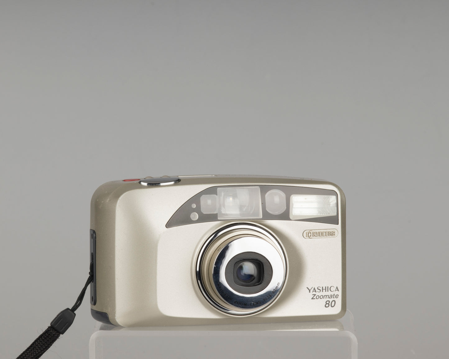 Appareil photo argentique Yashica Zoomate 80 35 mm avec étui