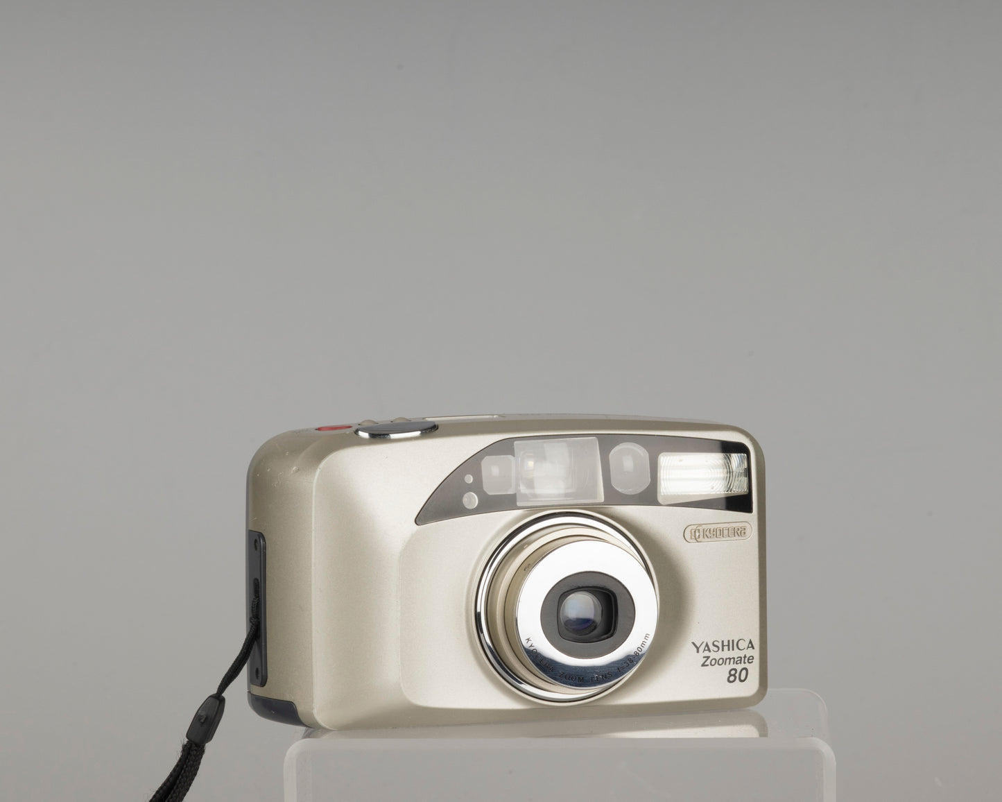 Appareil photo argentique Yashica Zoomate 80 35 mm avec étui